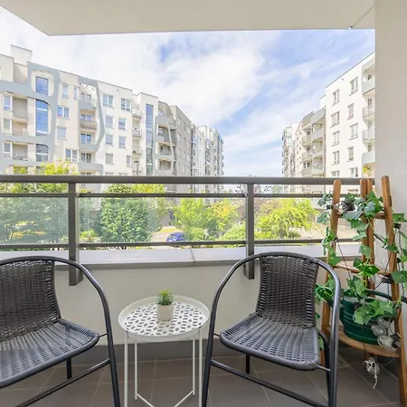 Modern In With Parking And Balcony By Renters Apartament *