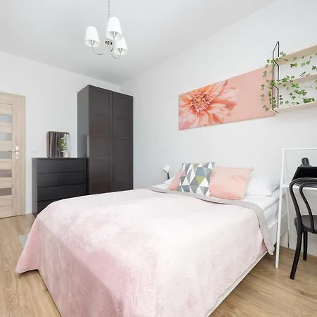 Modern In With Parking And Balcony By Renters Apartment *