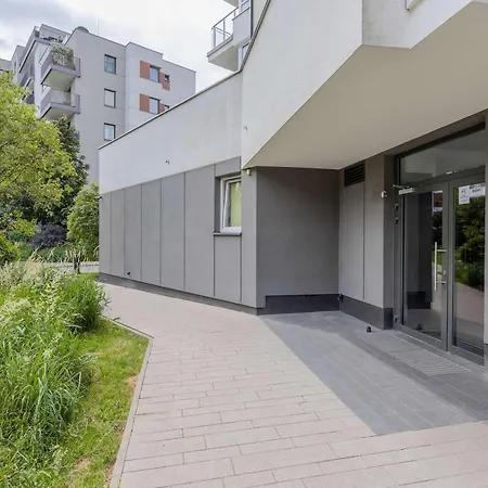Modern In With Parking And Balcony By Renters *