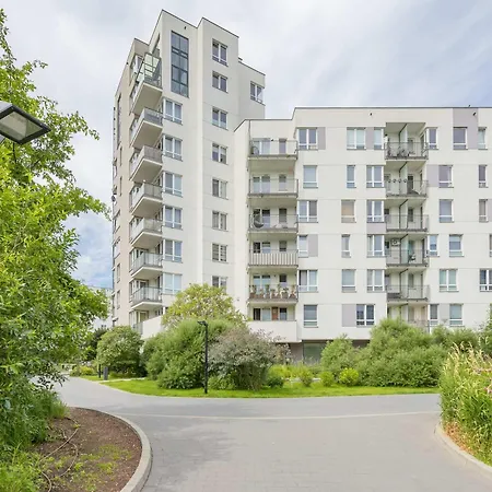Modern In With Parking And Balcony By Renters